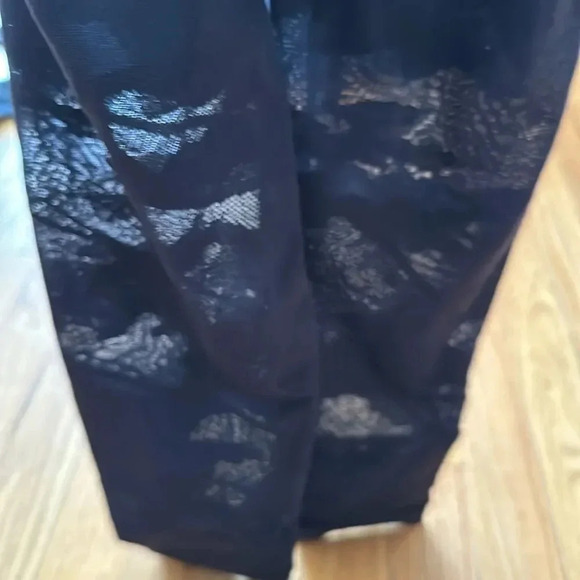 Lululemon sz 4 Sheer Will High-Rise Tight 28" *Camo
Black great pre owned cond - Picture 7 of 16